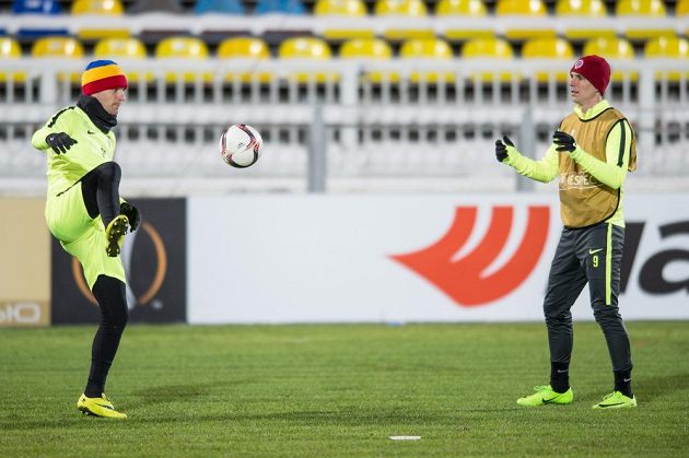 Fotbalisté Sparty Praha David Lafata (vlevo) a Bořek Dočkal během tréninku před utkáním Evropské ligy v Rostově.
