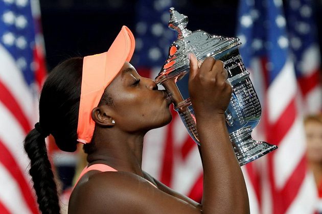 Americká tenistka Sloane Stephensová porazila v dnešním jednoznačném finále US Open krajanku Madison Keysovou 6:3 a 6:0 a vyhrála první grandslamový turnaj v kariéře. Chvíle štěstí si užívala naplno.