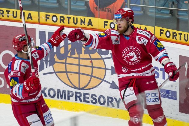 Třinecký útočník Kamil Kreps slaví vyrovnávací gól na ledě Hradce Králové v zápase 7. kola Tipsport extraligy.