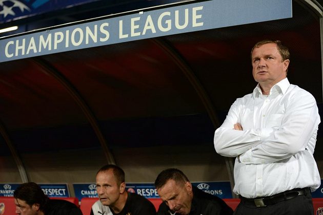 Plzeňský trenér Pavel Vrba (vpravo) před úvodním utkáním play off Ligy mistrů s Mariborem.