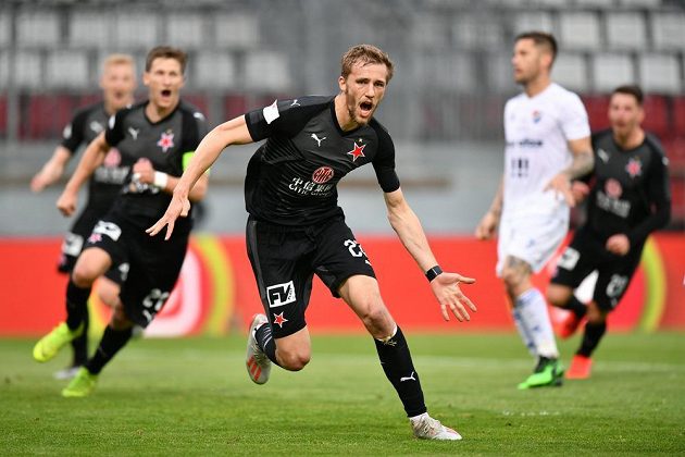 Slávista Tomáš Souček se raduje poté, co v první půli finále MOL Cupu proti Baníku proměnil nařízenou penaltu.