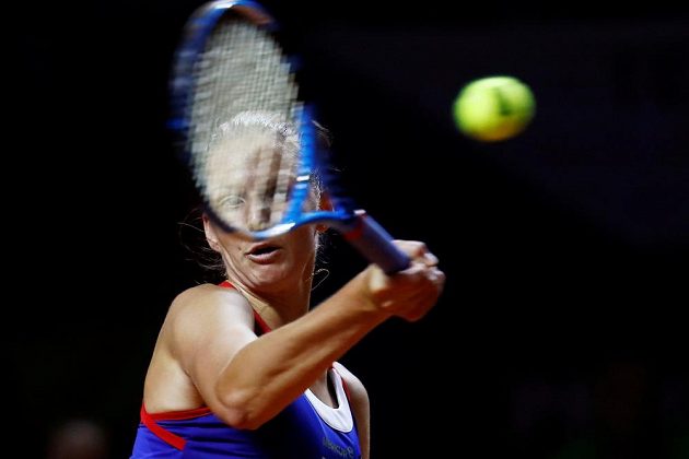 Úder české jedničky Karolíny Plíškové ve fedcupovém semifinále proti Němce Angelique Kerberové.