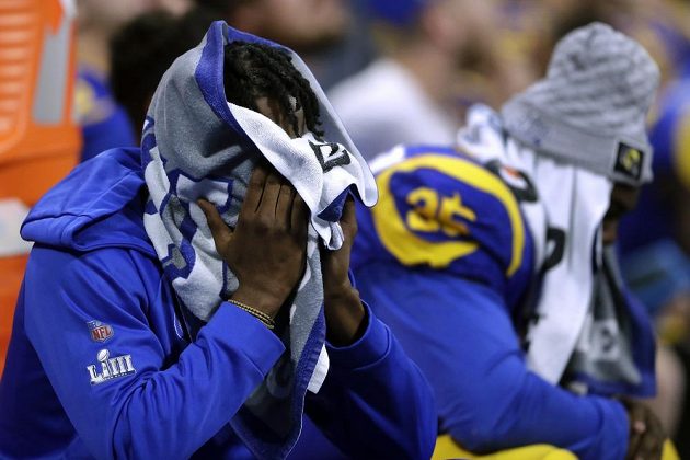 Konec snu. Hráči Los Angeles Rams musí zapomenout na slavný Super Bowl, podlehli týmu New England Patriots.