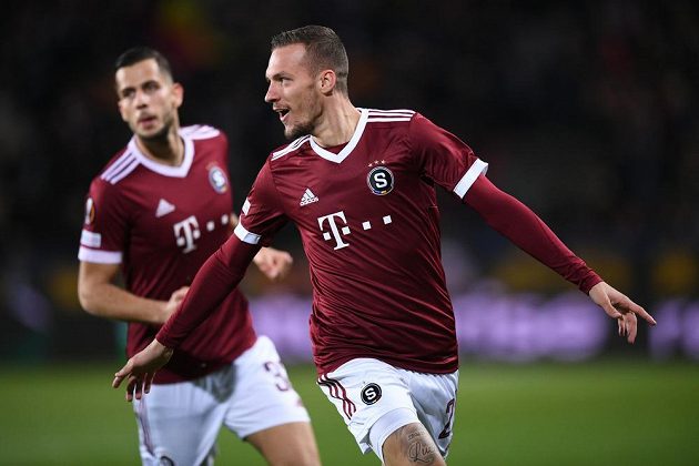 Spartan Lukáš Haraslín is rejoicing at the opening goal against Lyon.