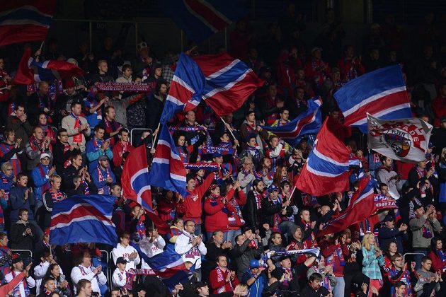 Fanoušci Viktorie Plzeň během utkání základní skupiny Ligy mistrů s Manchesterem City.