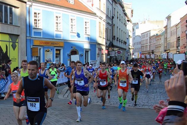 Olomoucký půlmaratón. Na trať se vydalo 5500 běžců.