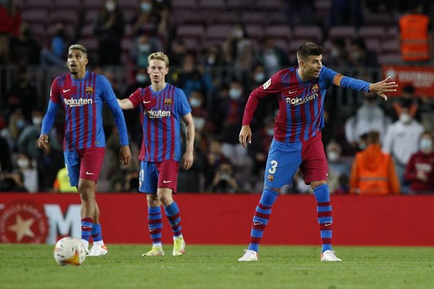 Barcelona footballers at home in the Spanish league just drew with Granada.  The point was saved in the last minute, in the picture is Gerard Piqué (right)