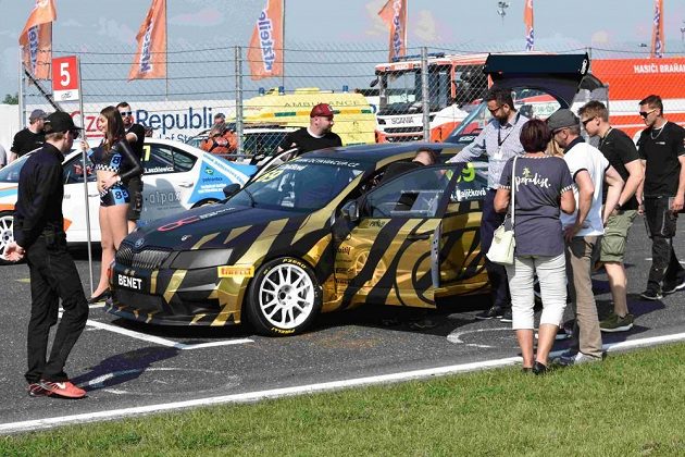 Jediná žena ve startovním poli Tereza Zajíčková se do desítky nevešla, auto má ale nejhezčí