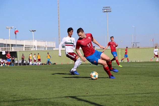 Česká reprezentační jednadvacítka rozdrtila na soustředění ve Španělsku o rok mladí soupeře z Mexika 4:0.
