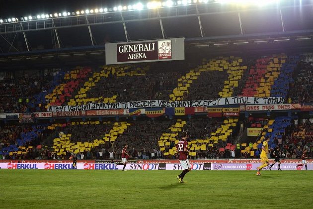Sparťanští fanoušci připravili trenérovi Vítězslavu Lavičkovi choreo, v němž mu přejí vše nejlepší k jeho 50. narozeninam.