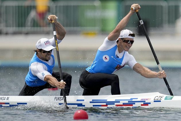 Petr Fuksa (vpravo) společně s bratrem Martinem na deblkanoi vybojovali v Tokiu desáté místo.