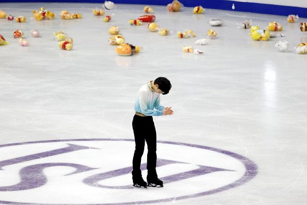 Ovace pro šampiona. Dvojnásobný olympijský šampion Juzuru Hanju předvedl na mistrovství čtyř kontinentů rekordní krátký program.