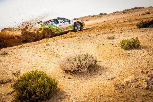 Vojtěch Štajf s navigátorkou Veronikou Havelkovou ve Škodě Fabii R5 na trati Katarské rallye 2018.