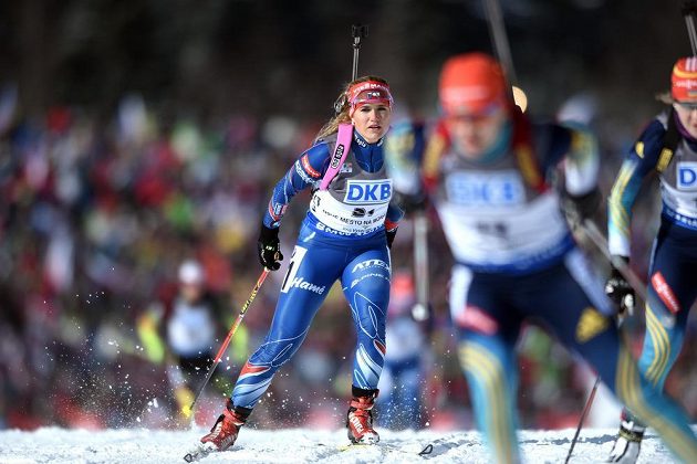 Gabriela Soukalová během stíhacího závodu v rámci světového poháru v biatlonu ve Vysočina Areně v Novém Městě na Moravě.