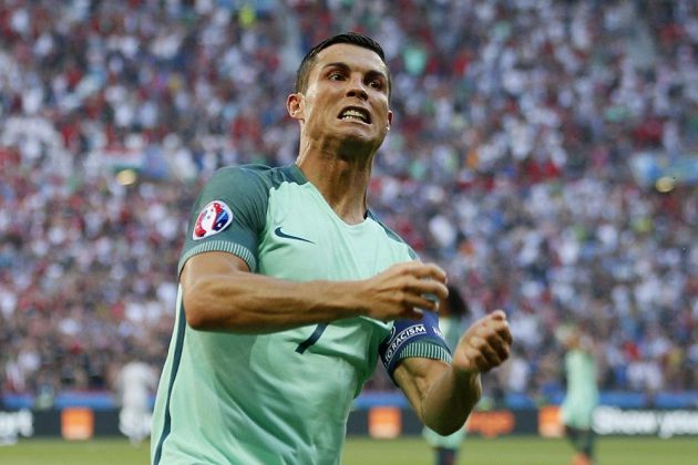 Obrovská radost Cristiana Ronalda poté, co na ME zaznamenal svůj první a velmi elegantní gól.