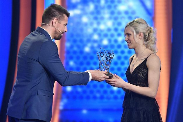 Kateřina Svitková ze Slavie byla vyhlášena Fotbalistkou roku v 54. ročníku ankety Fotbalista roku ČR. Cenu jí předal Milan Baroš