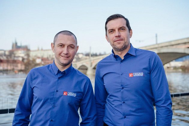 René Andrle (vlevo) a Pavel Padrnos, dva sportovní ředitele v barvách týmu Topforex Lapierre.