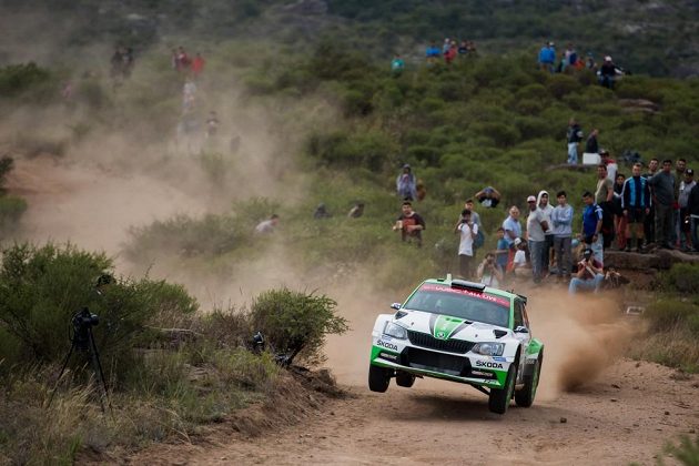 Fin Kalle Rovanperä se Škodou Fabia R5 na trati Argentinské rallye.