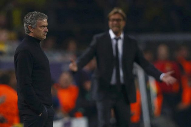Trenér Borussie Jürgen Klopp (vpravo) považuje José Mourinha za svého přítele.