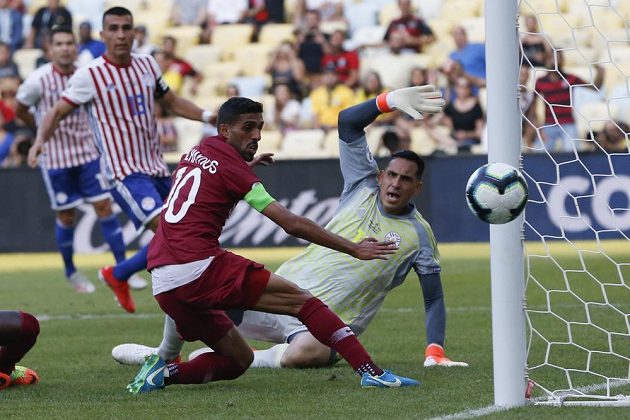 Fotbalisté Kataru prohrávali na turnaji Copa América s týmem Paraguaye už 0:2, nakonec ale dosáhli na remízu.