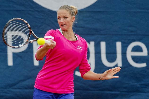 Karolína Plíšková v duelu s Heather Watsonovou z Velké Británie na antukovém turnaji ITF Sparta Prague Open.