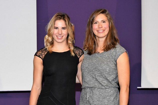 Ester Ledecká a Eva Samková si večer užívaly