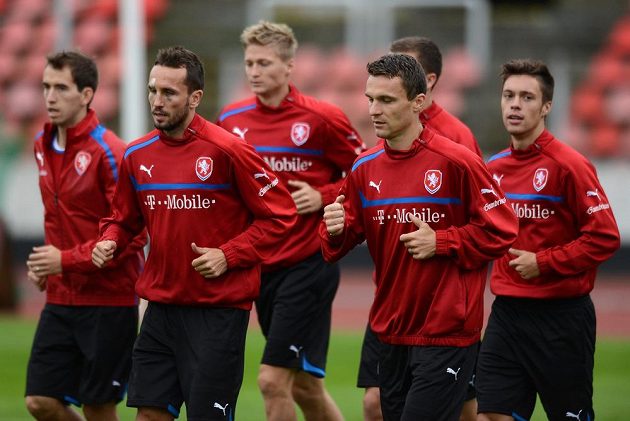 Trénink české fotbalové reprezentace na Strahově. Zleva Tomáš Hořava, Tomáš Sivok, Václav Procházka, David Lafata a Václav Kadlec.