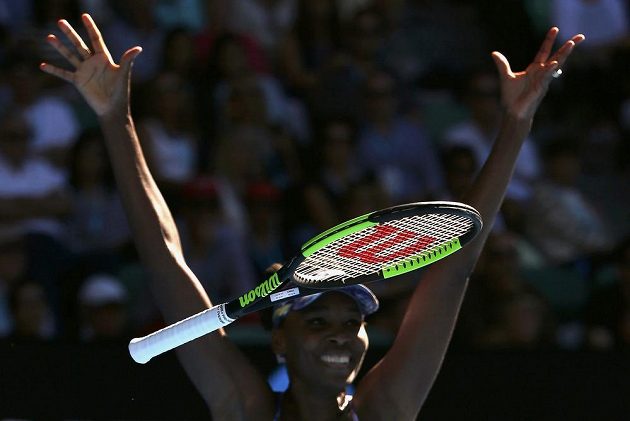 Americká tenistka Venus Williamsová slaví postup do finále dvouhry na Australian Open