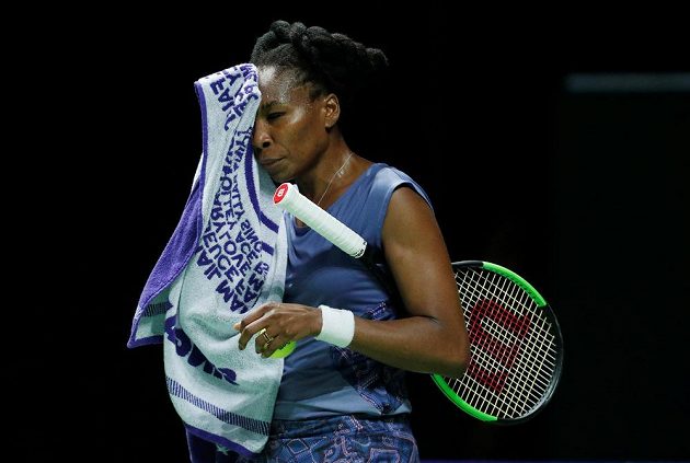 Americká tenistka Venus Williamsová nemohla uvěřit, jaký debakl na Turnaji mistryň schytala od Karolíny Plíškové.