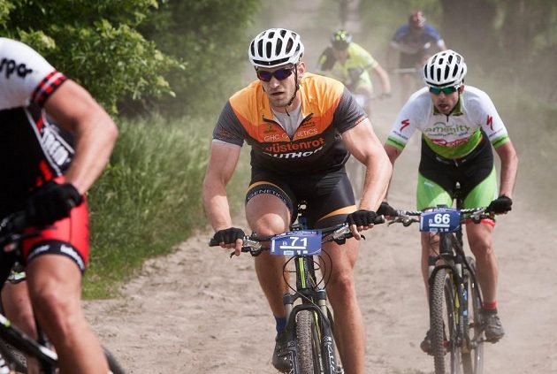 V rámci přípravy absolvoval trať závodu Kolo pro život v Mladé Boleslavi i skifař Ondřej Synek.