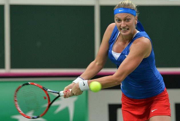 Petra Kvitová byla na finále Fed Cupu pořádně nažhavená. Takhle se česká jednička rozehrávala před úvodní dvouhrou s Andreou Petkovicovou.