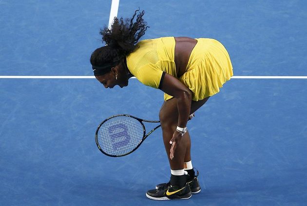 Americká tenistka Serena Williamsová si vypomáhá výkřikem při finále ženské dvouhry na letošním Australian Open.