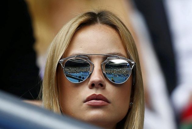 Snoubenka Tomáše Berdycha Ester Sátorová sleduje čtvrtfinále Australian Open mezi českým tenistou a Rafaelem Nadalem.