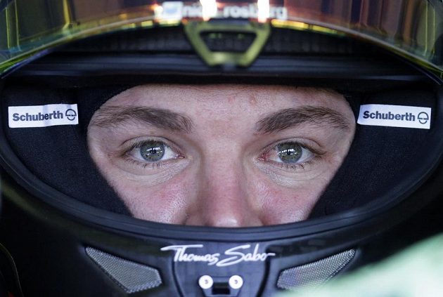 Lídr seriálu Nico Rosberg z Německa se koncentruje na první trénink při GP Maďarska.