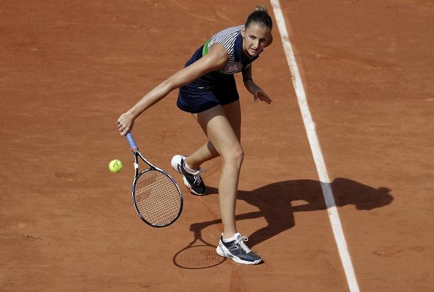 Karolína Plíšková postoupila do 2. kola French Open, když vyhrála nad Číňankou Čeng Saj-saj po setech 7:5, 6:2.