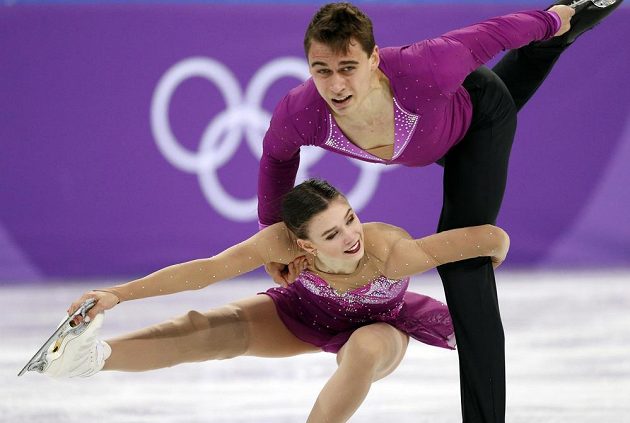 Juniorští mistři světa z roku 2016 Anna Dušková a Martin Bidař mají za sebou v soutěži sportovních dvojic krátký program.