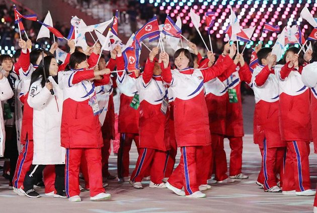 Společná korejská olympijská výprava při závěrečném ceremoniálu ZOH v Koreji.