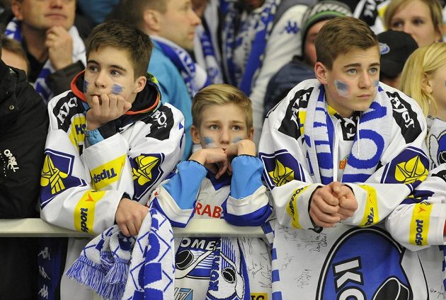 Smutní fanoušci brněnské Komety během třetího semifinálového duelu play off extraligy s Litvínovem.