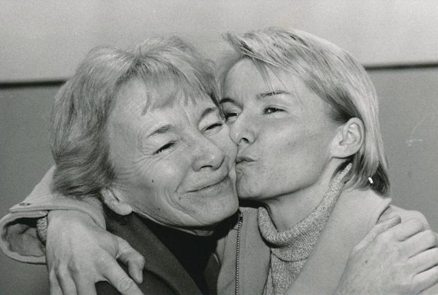Jana Novotná, bývalá česká profesionální tenistka a světová jednička v ženské čtyřhře s maminkou. Vítězka Wimbledonu z roku 1998 v neděli 19. listopadu zemřela po těžké nemoci ve věku 49 let.