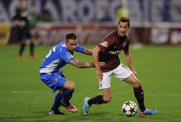 Obránce Sparty Matěj Hybš (vpravo) a Antonín Fantiš z Baníku Ostrava během utkání Gambrinus ligy mezi FC Baník Ostrava a AC Sparta Praha.