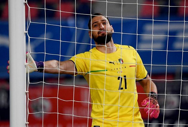 Italian goalkeeper Gianluigi Donnarumma did not collect even once in the preparatory match in Naples with the Czech team.