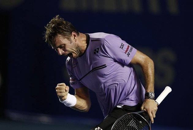 Švýcarský tenista Stan Wawrinka se sice raduje po úspěšné výměně, nakonec ale zápas v Acapulcu s Australanem Nickem Kyrgiosem prohrál.