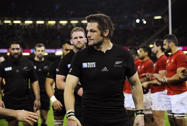 Novozélandský kapitán Richie McCaw před čtvrtfinálovým utkáním s Francií na MS v ragby.