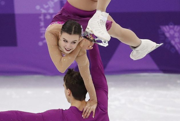 Čeští reprezentanti Anna Dušková a Martin Bidař mají na olympiádě v soutěži sportovních dvojic za sebou krátký program.