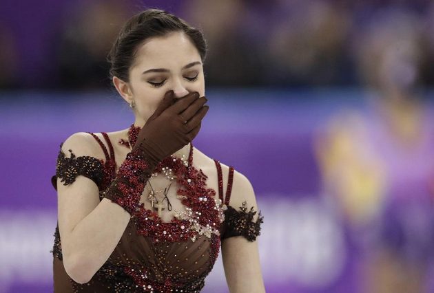 Dvojnásobná mistryně světa v krasobruslení Jevgenija Medveděvová brala na olympiádě stříbro a oplakala jej.