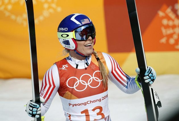 Spokojená Lindsey Vonnová v cíli sjezdu do kombinace. Bude jí náskok stačit i ve slalomu?