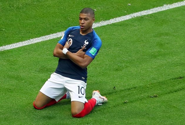 Francouz Kylian Mbappé je nejen skvělý fotbalista, ale také hodně rychlý běžec.