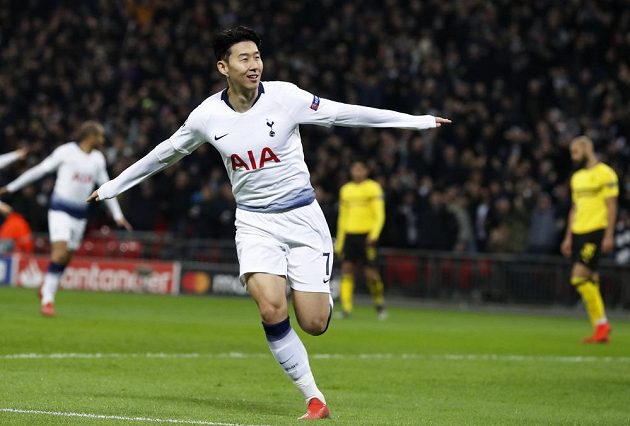Radost střelce Tottenhamu - záložníka Sona - v utkání s Dortmundem v Lize mistrů.