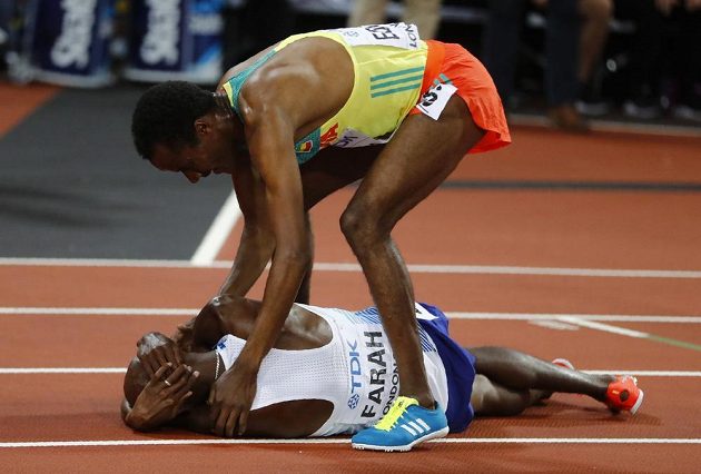 Muktar Edris z Etiopie překazil v Londýně na trati 5000 m zlaté loučení Britu Mo Farahovi.