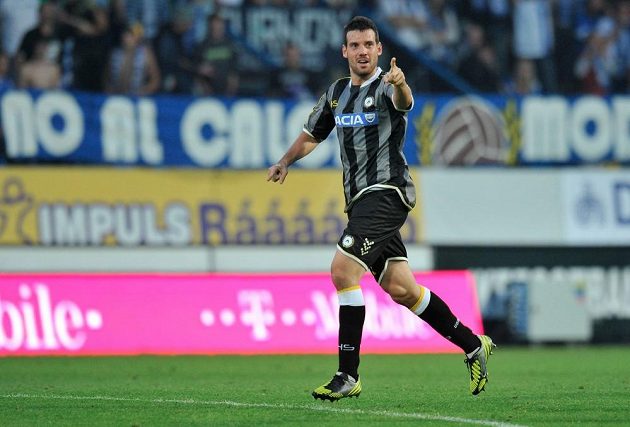 Andrea Lazzari z Udine se raduje z gólu do sítě Liberce v odvetě play off Evropské ligy.